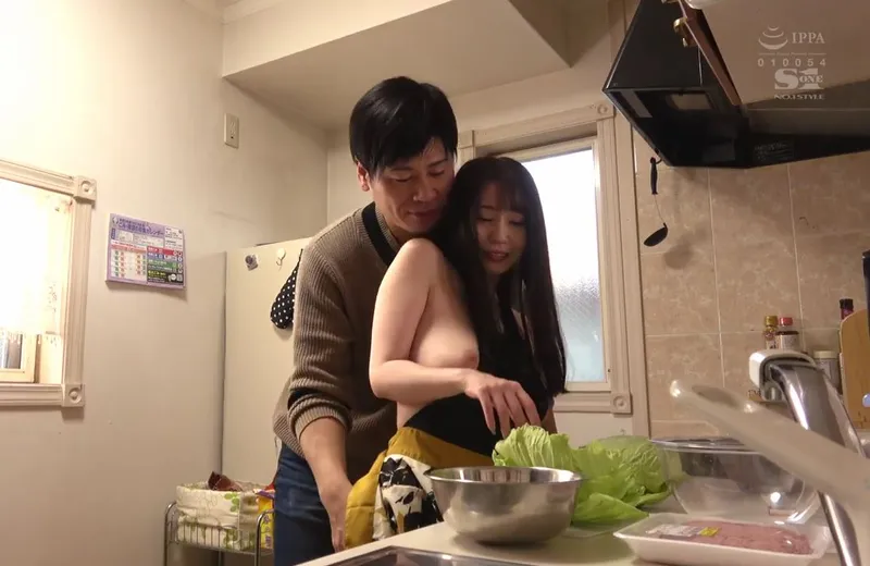 Nghi ngờ người vợ vụng trộm, chồng yêu lén lắp camera và chứng kiến tất cả